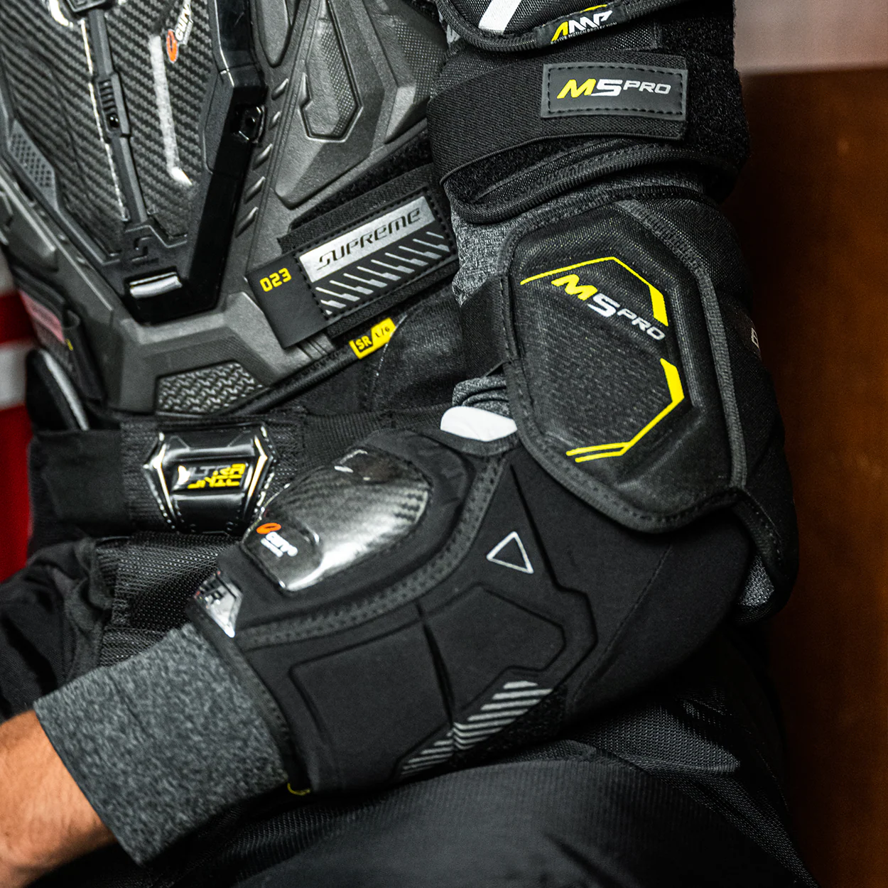 BAUER SUPREME M5PRO ELBOW PAD SENIOR - Image 2